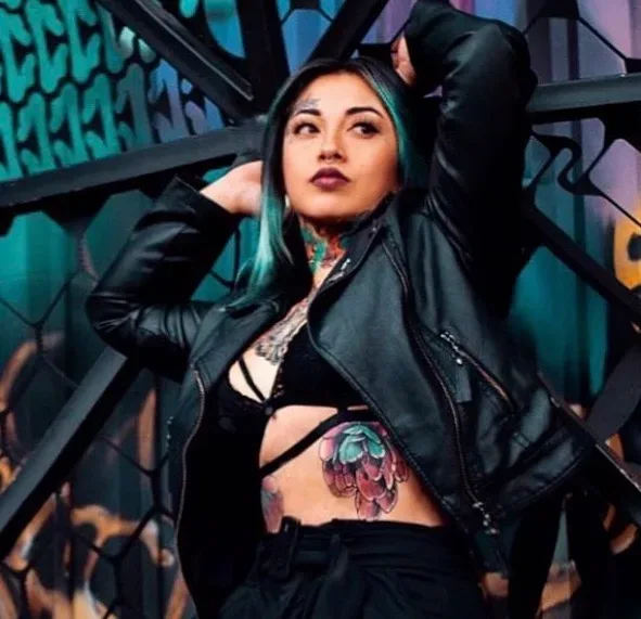 Jheny Diemond, artista del tatuaje en Vallarta Ink en Puerto Vallarta