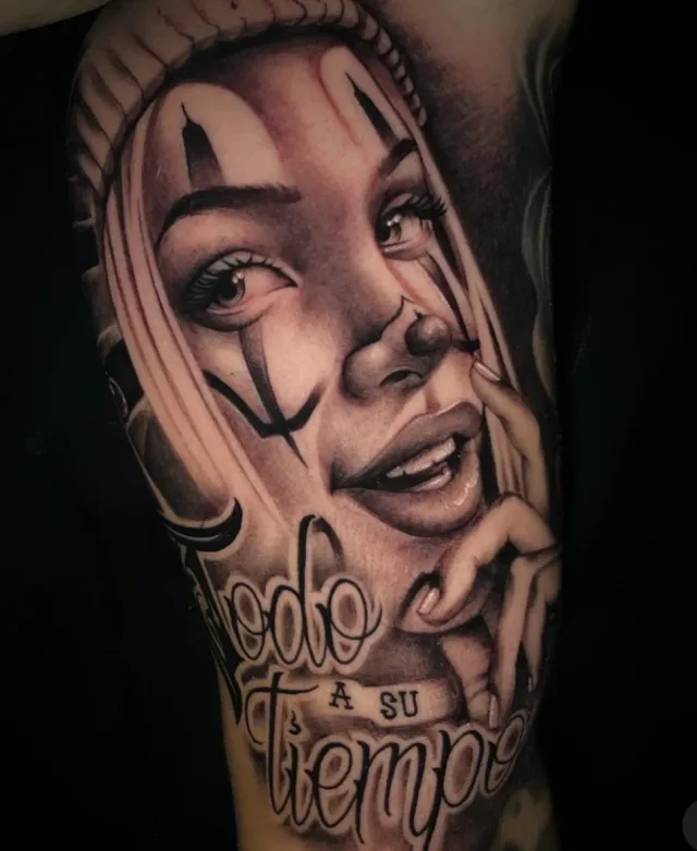 Tatuaje línea fina por Jheny Diemond en Vallarta Ink, Puerto Vallarta