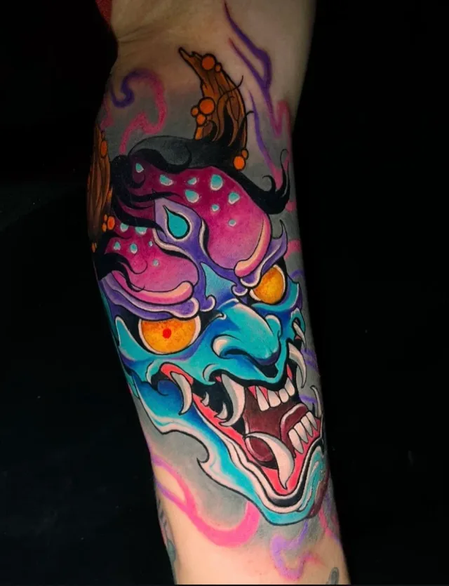 Tatuaje línea fina por Jheny Diemond en Vallarta Ink, Puerto Vallarta