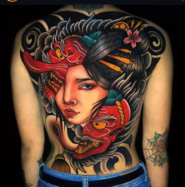 Tatuaje línea fina por Jheny Diemond en Vallarta Ink, Puerto Vallarta